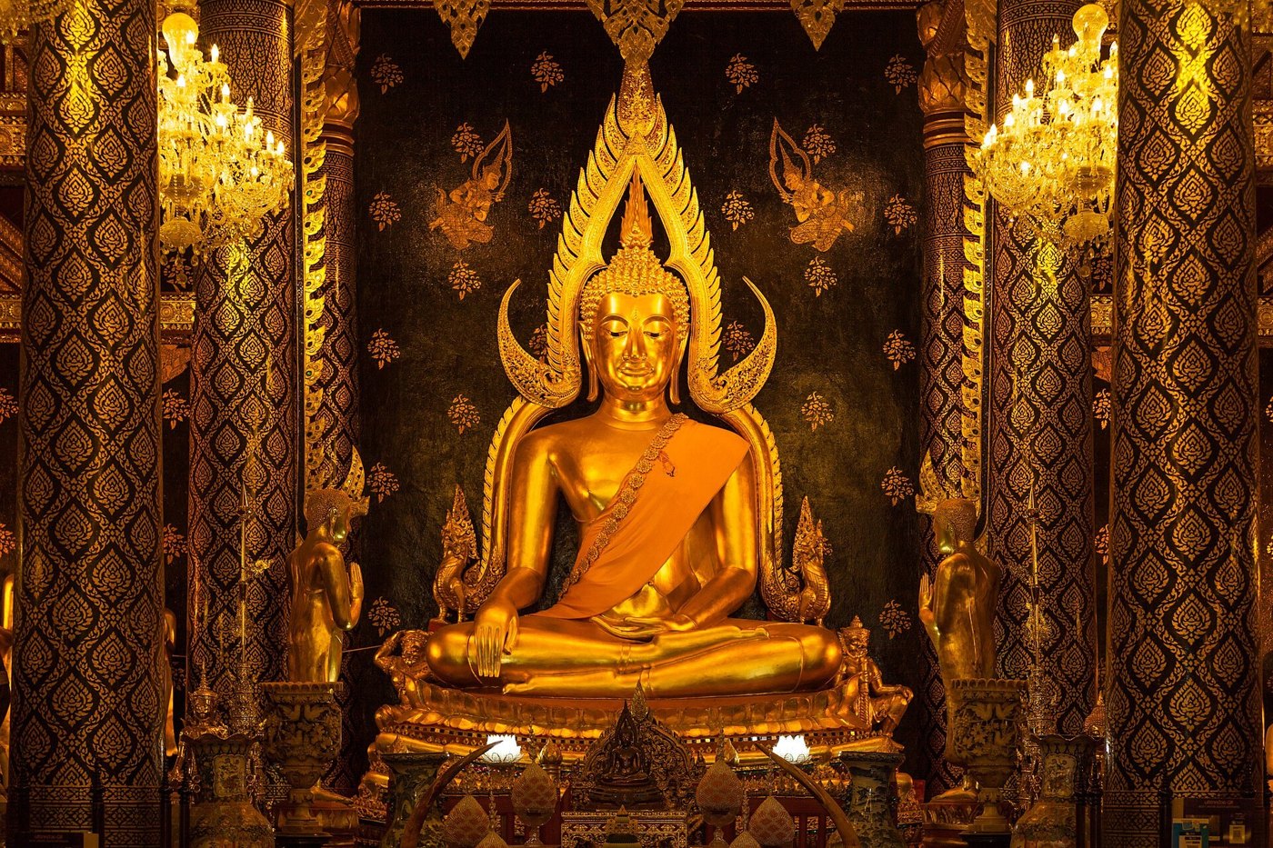 พระพุทธชินราช วัดพระศรีรัตนมหาธาตุ พิษณุโลก: ปางมารวิชัย มีซุ้มเรือนแก้ว (ศิลปะสุโขทัยตอนปลาย)