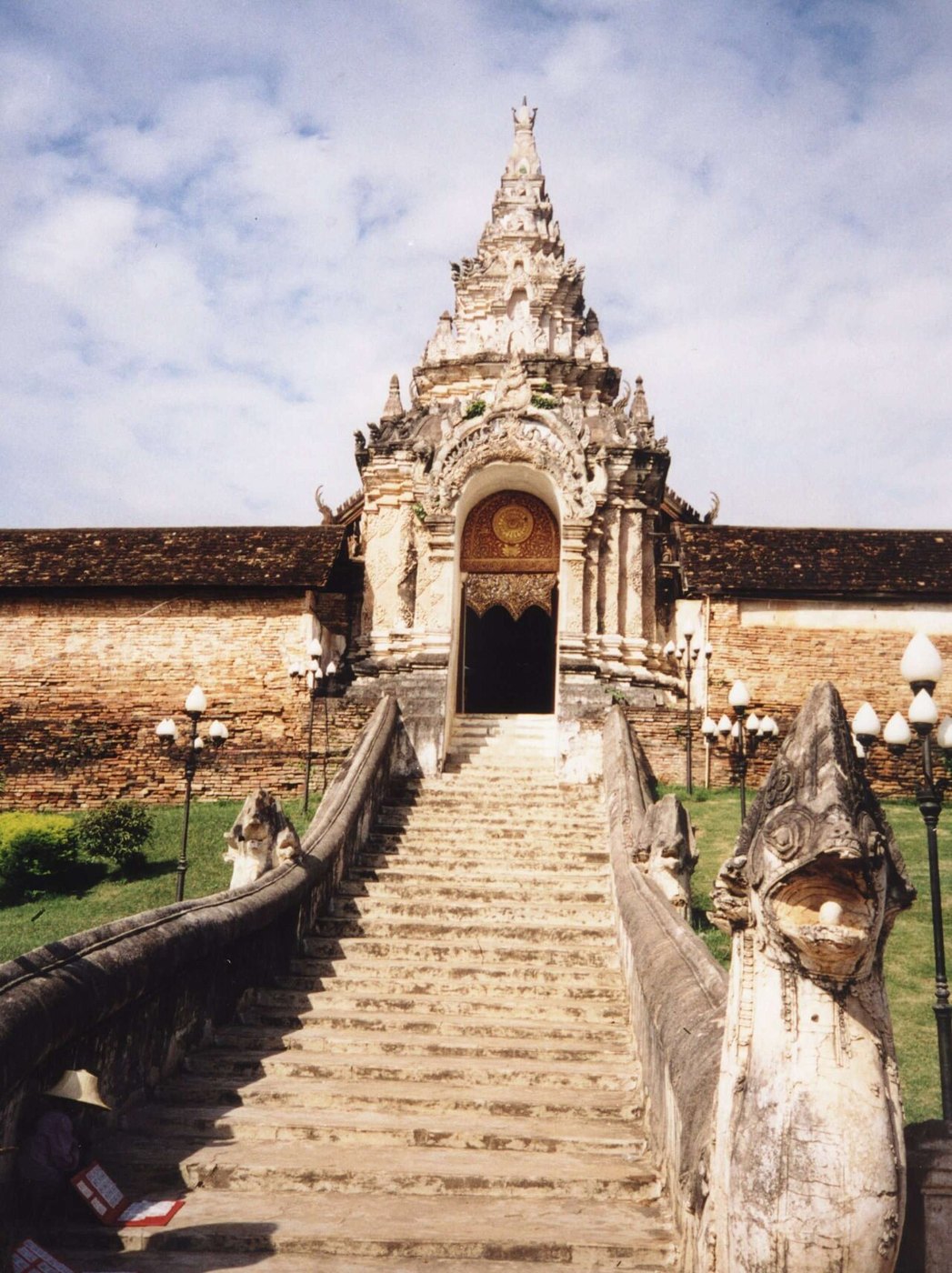 บันไดนาค วัดพระธาตุลำปางหลวง (ล้านนา)