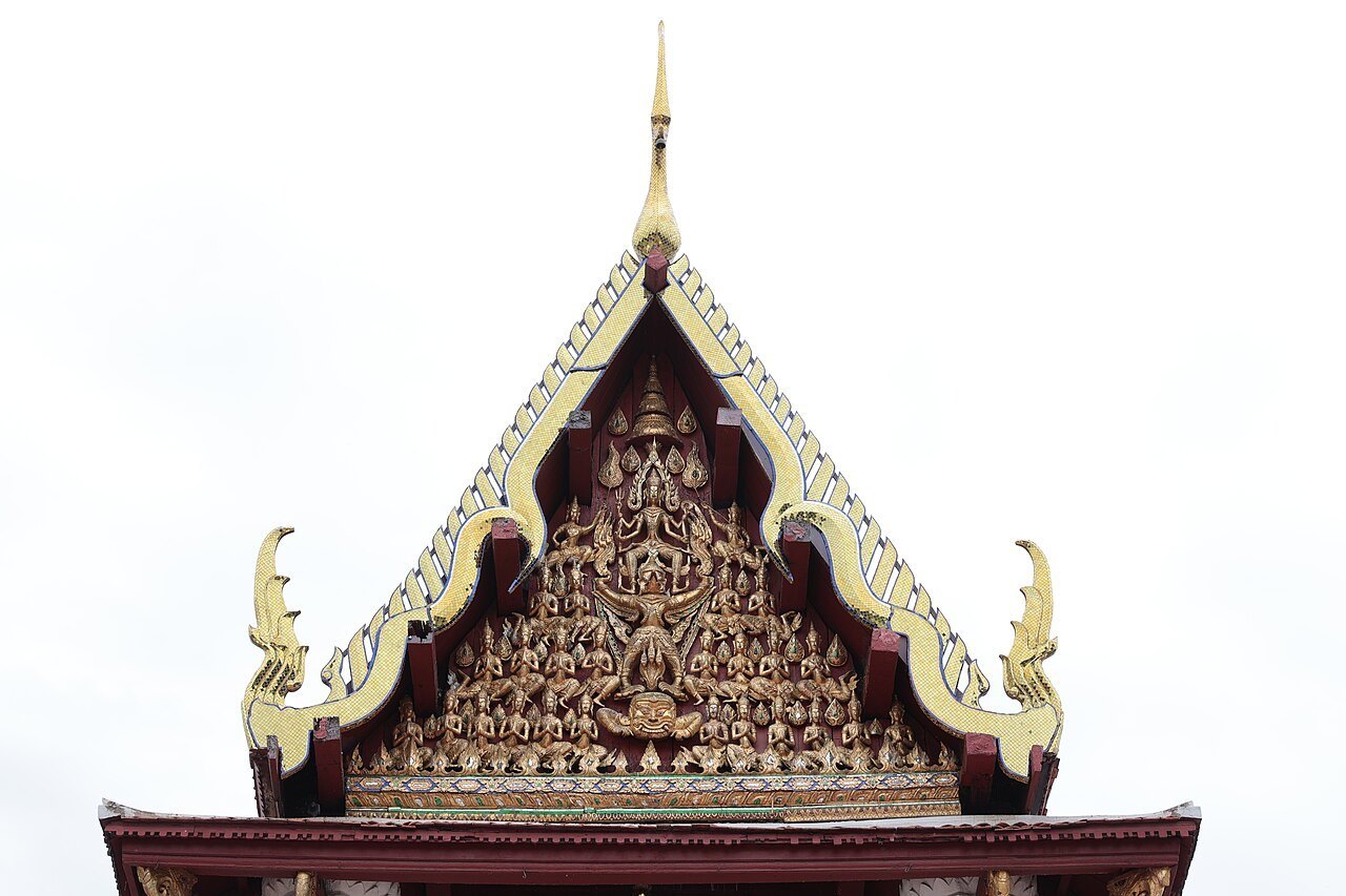 หน้าบันพระอุโบสถวัดหน้าพระเมรุ อยุธยา: ไม้จำหลัก ป้านลมนาคสะดุ้ง ช่อฟ้า หางหงส์