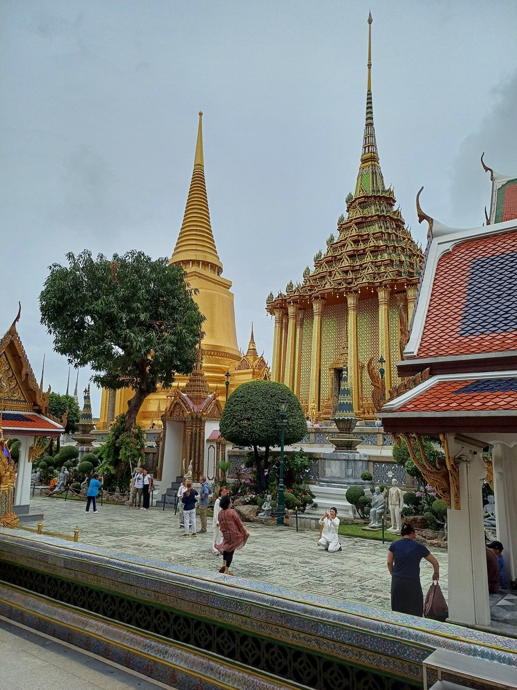 พระมณฑปวัดพระแก้ว (ข้างพระศรีรัตนเจดีย์): ยอดมณฑปซ้อนชั้น